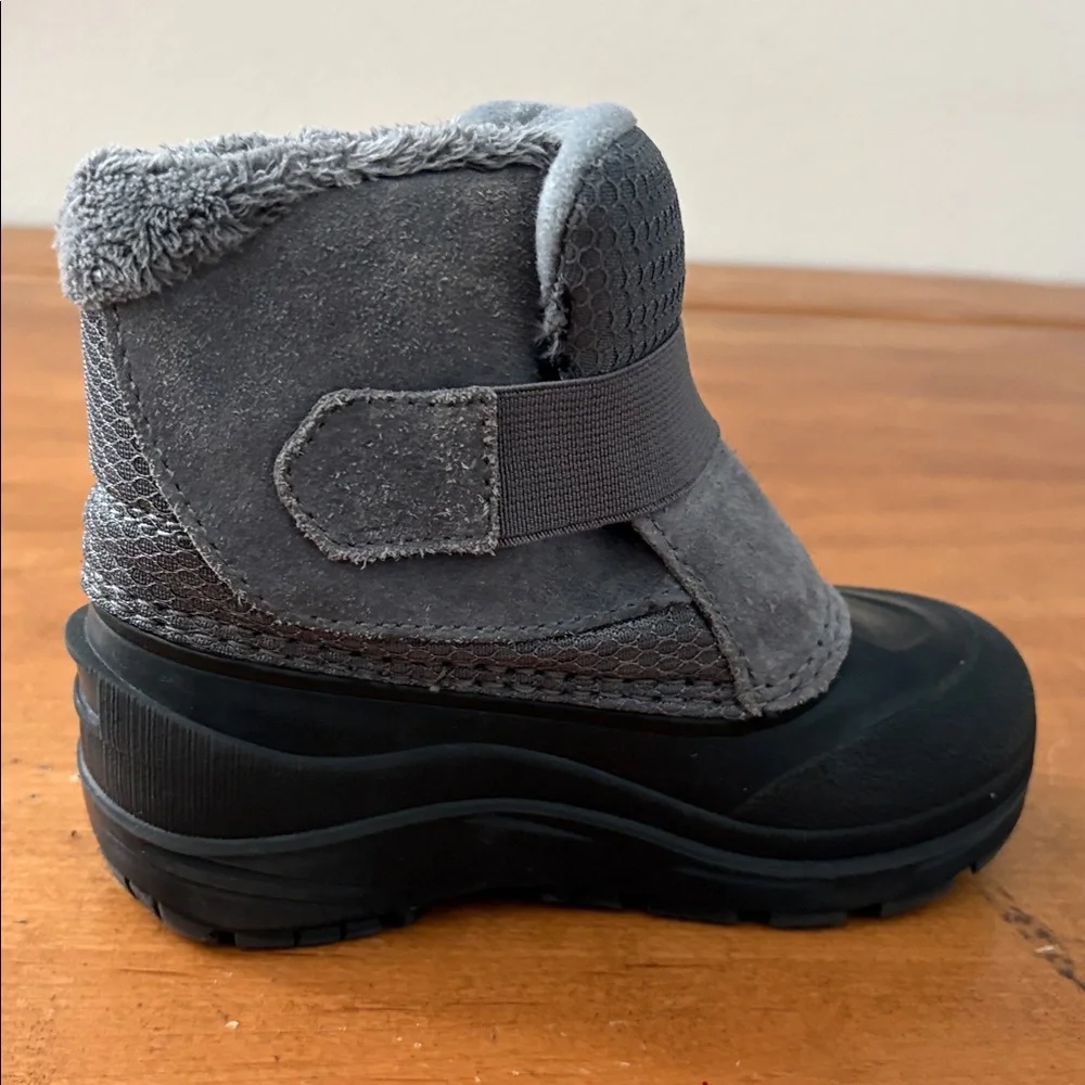 The North Face Alpenglow ll Kids Gray and Black Snow Boots Size 9